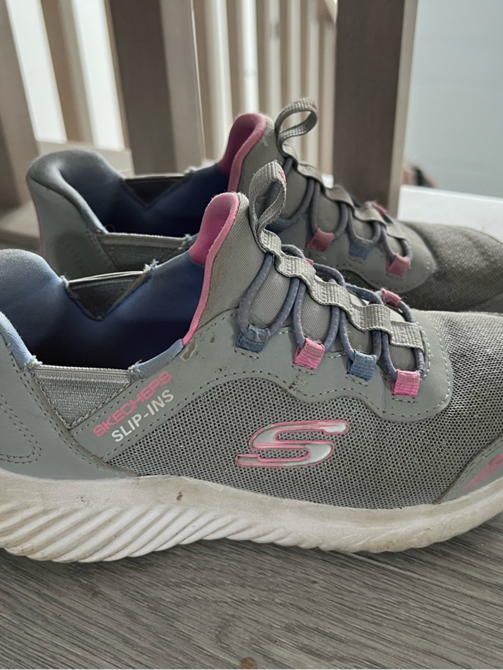 Skechers kid’s size 1 Slip-Ins Gray & Pink Athletic Slip-On Sneakers